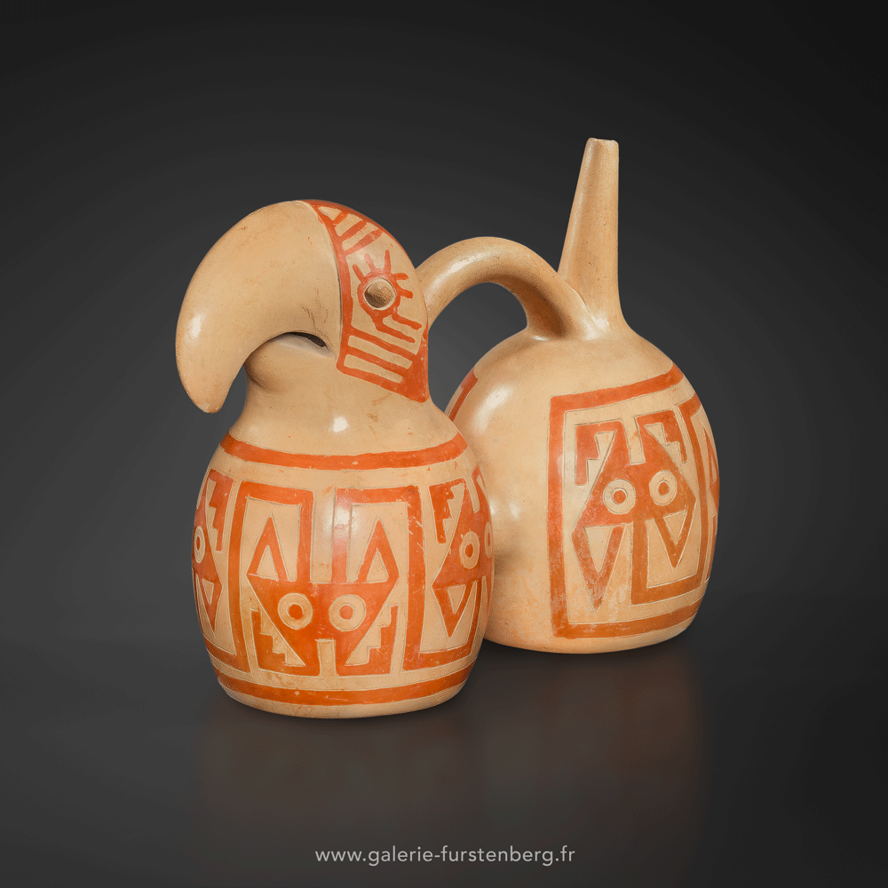 Vase double corps modelé d'un Toucan
